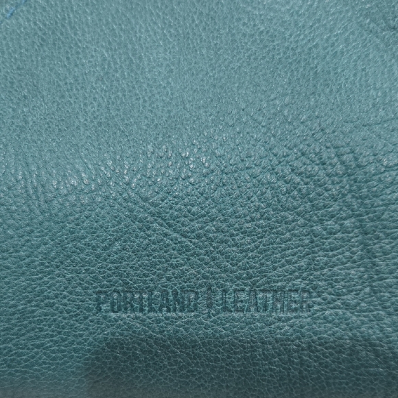 Elegant Teal Leather Tote Bag - Picture 2 of 4